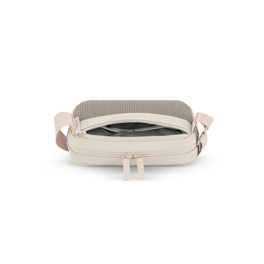 Kapten & Son Bergen Pro Crossbody Sandstone Umhängetasche Rückansicht Von Oben