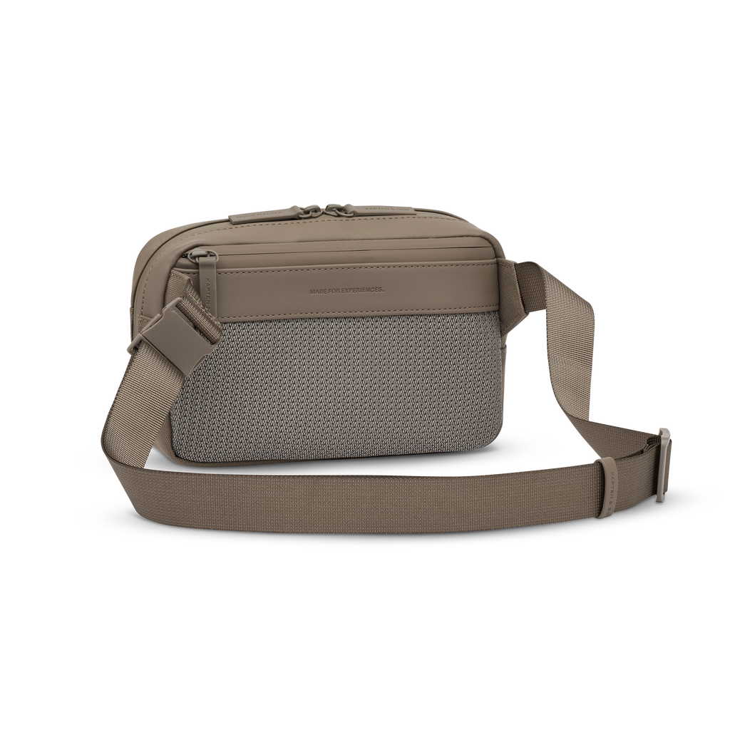 Kapten & Son Bergen Pro Crossbody Walnut Umhängetasche Gürtel und Rückseite
