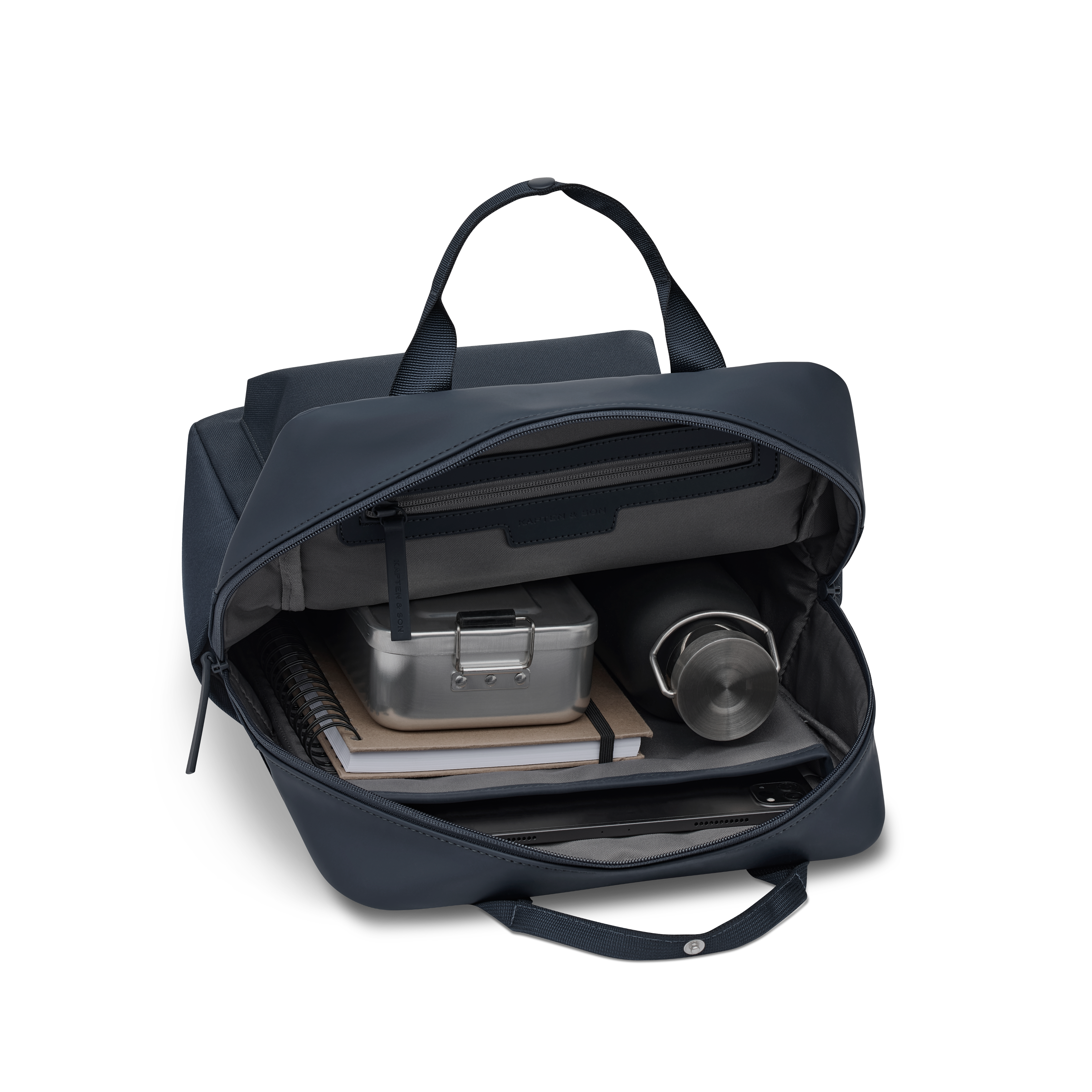 Sac à dos Kapten & Son Bergen Navy Blue, vue du compartiment intérieur, 15 L, résistant à l’eau, compartiment pour ordinateur 14", bleu marine, intérieur gris