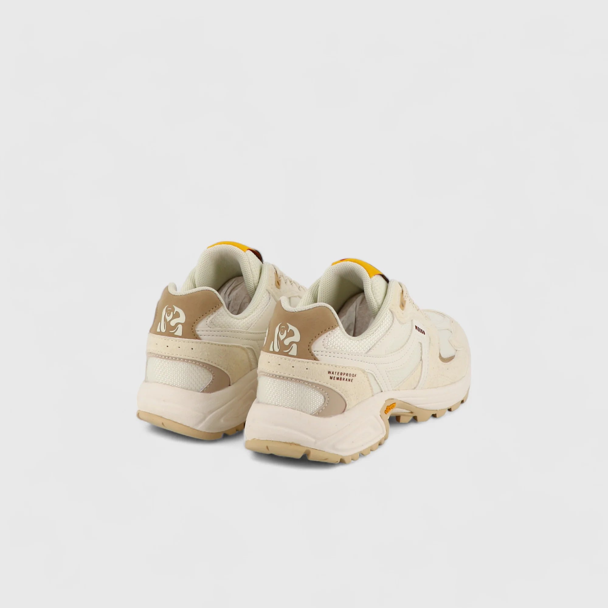 Cremefarbener Sneaker „Capra“ von Meeko mit weiß-hellbrauner Sohle in Rückenansicht