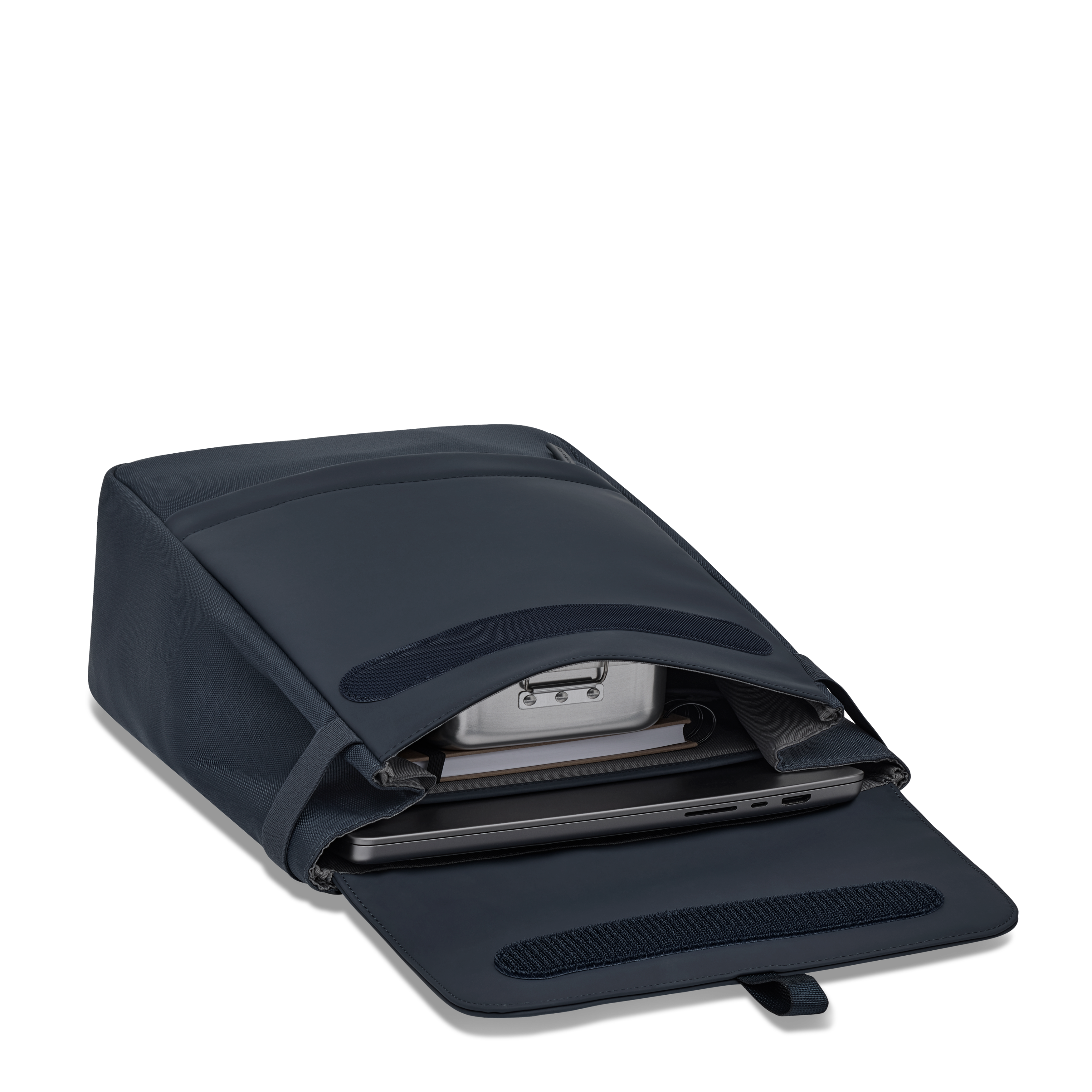 Sac à dos Kapten & Son Fyn Navy Blue, vue du compartiment intérieur, 13 L, résistant à l’eau, compartiments pour ordinateur 15,6", gris intérieur, bleu marine, poche antivol, fixation pour valise