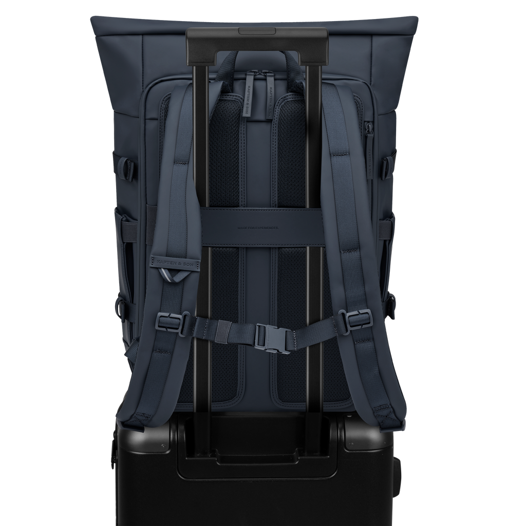 Sac à dos Helsinki Pro de Kapten & Son en couleur Navy Blue avec fixation pour valise
