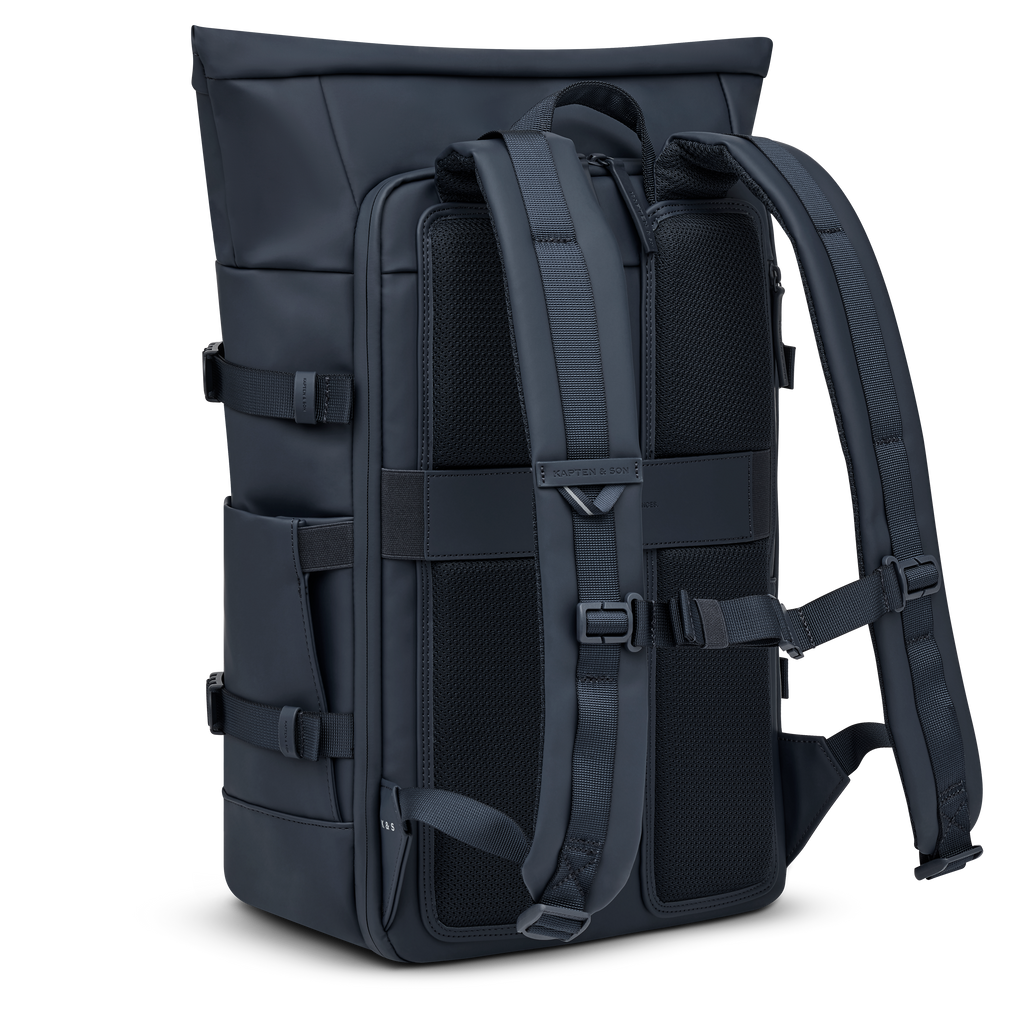 Sac à dos Helsinki Pro de Kapten & Son en couleur Navy Blue, vue de côté