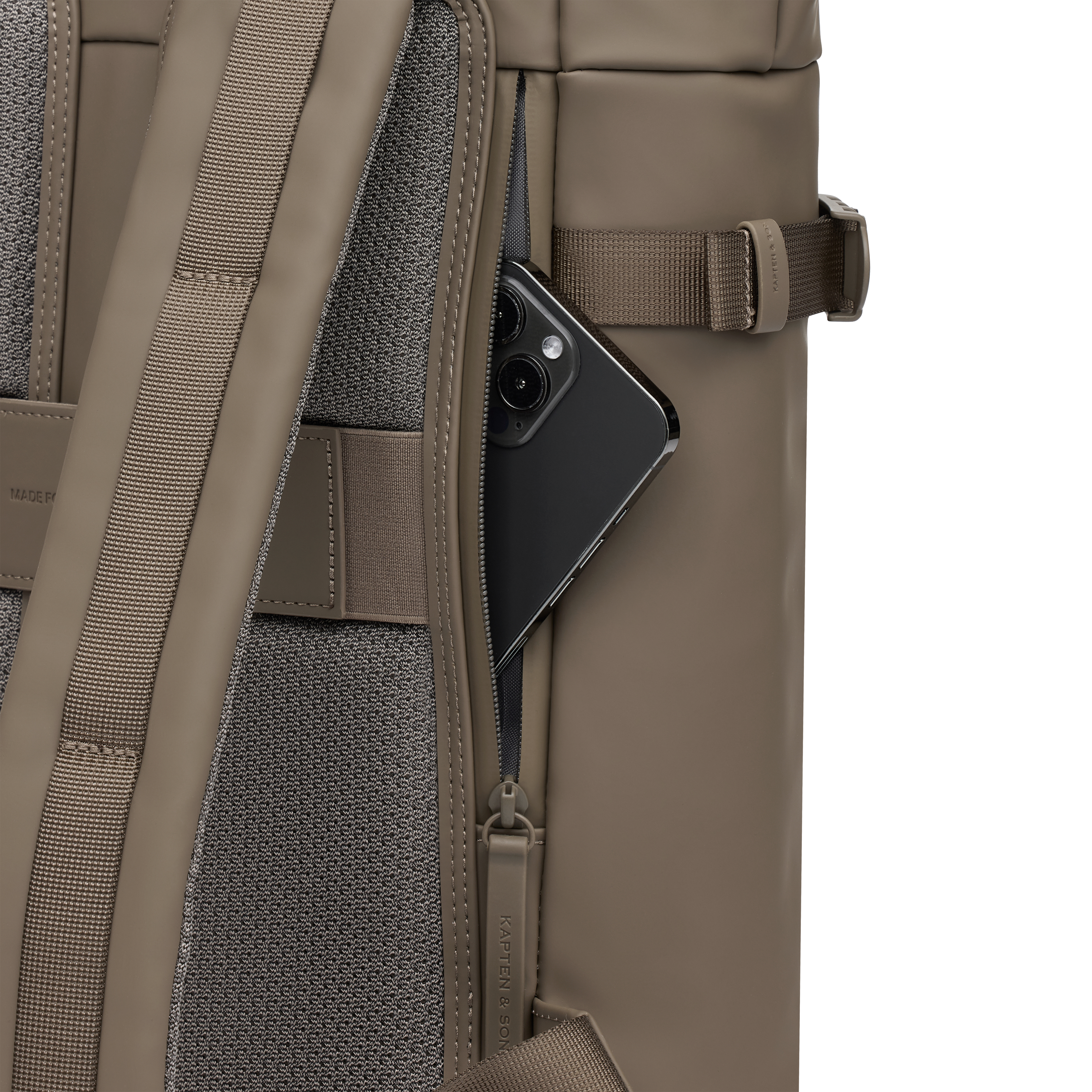 Sac à dos Helsinki de Kapten & Son en couleur Walnut, vue détaillée de la poche antivol