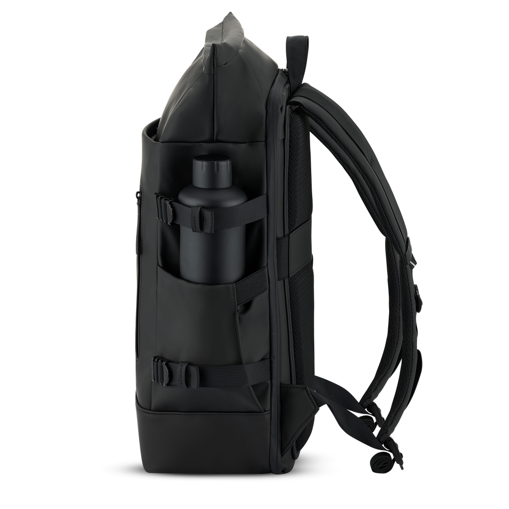 Kapten & Son Helsinki Pro All Black Rucksack Seitenansicht