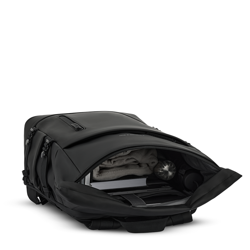 Kapten & Son Helsinki Pro All Black Rucksack Innenansicht von oben
