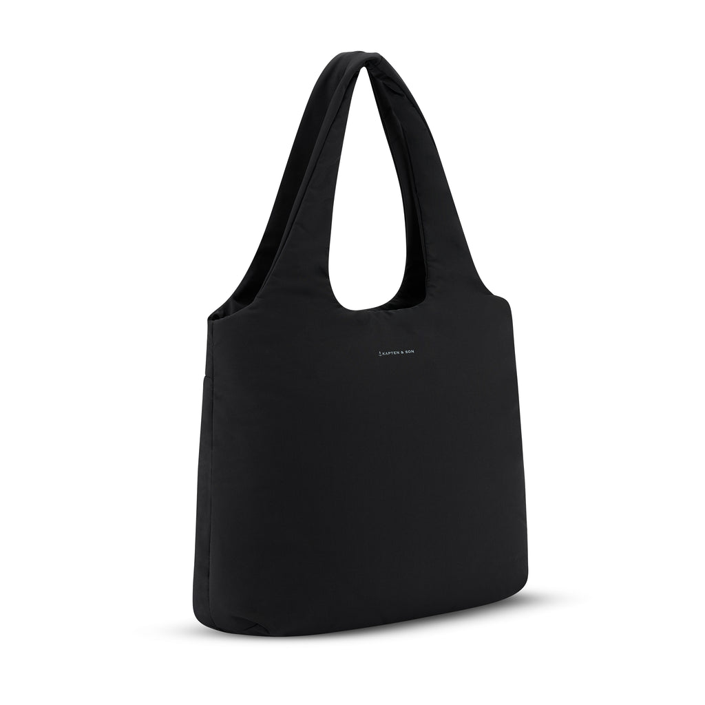 Kapten & Son Skara Cloud Shopper Black Umhängetasche Seitenansicht

