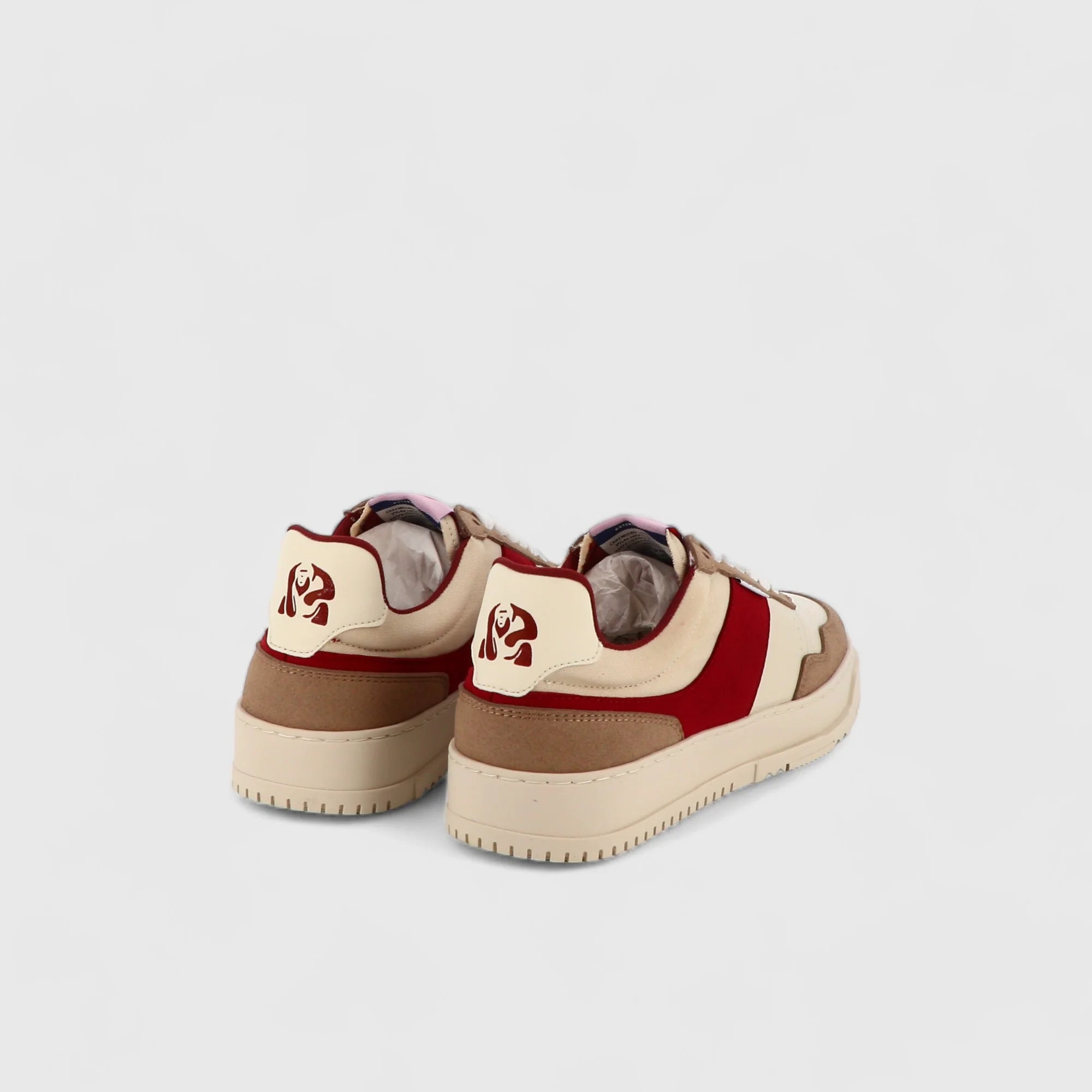 Damen Sneaker in Weiß mit rhabarberfarbenen und braunen Akzenten sowie weißer Sohle, Ansicht von hinten