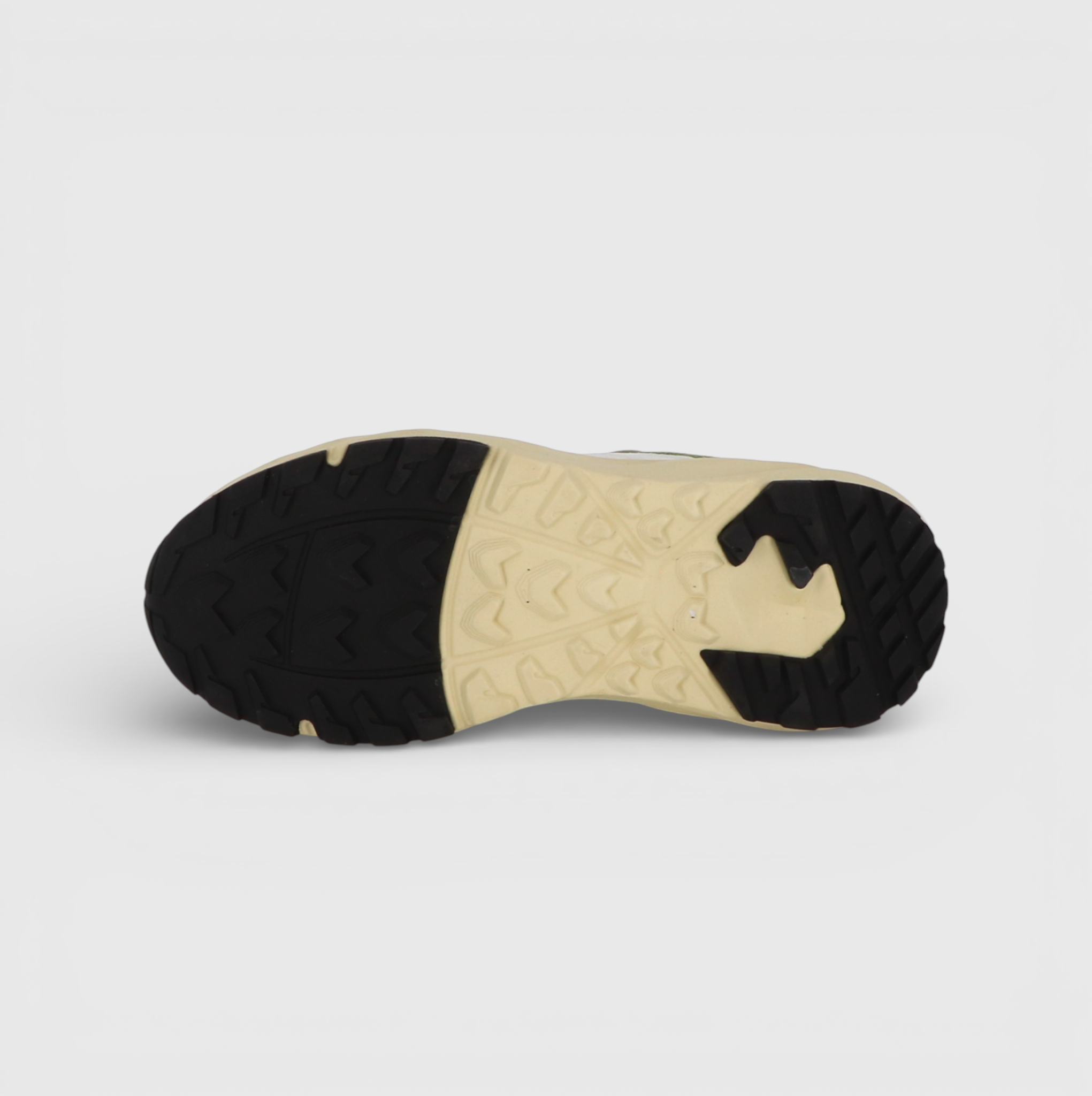 Heller Sneaker Pongo von Meeko in grün, beige und weiß an der Seiten mit weißer Sohle, Ansicht der Vibram Sohle von unten