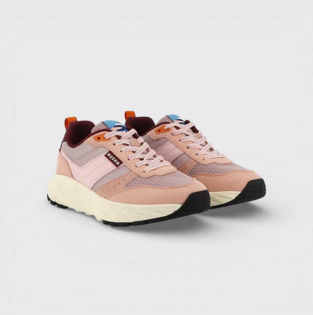 Rosa Sneaker Pongo von Meeko mit hellrosa Streifen an der Seitem mit weißer Sohle, Seitenansicht 