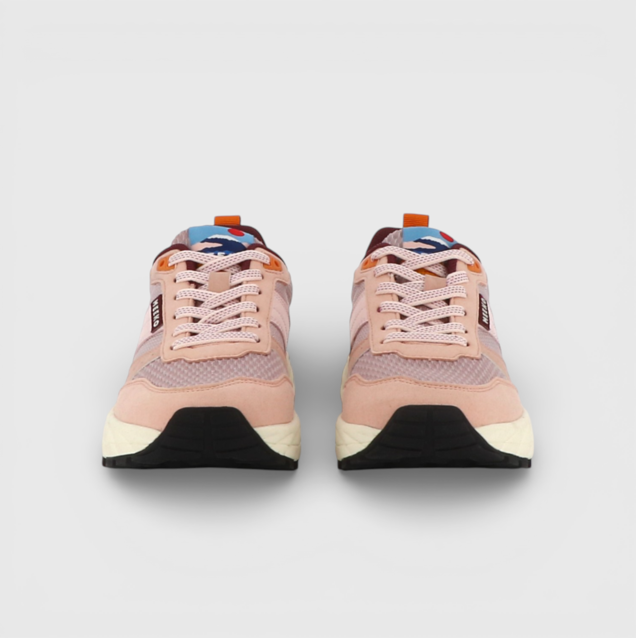 Rosa Sneaker Pongo von Meeko mit hellrosa Streifen an der Seite, Frontansicht 