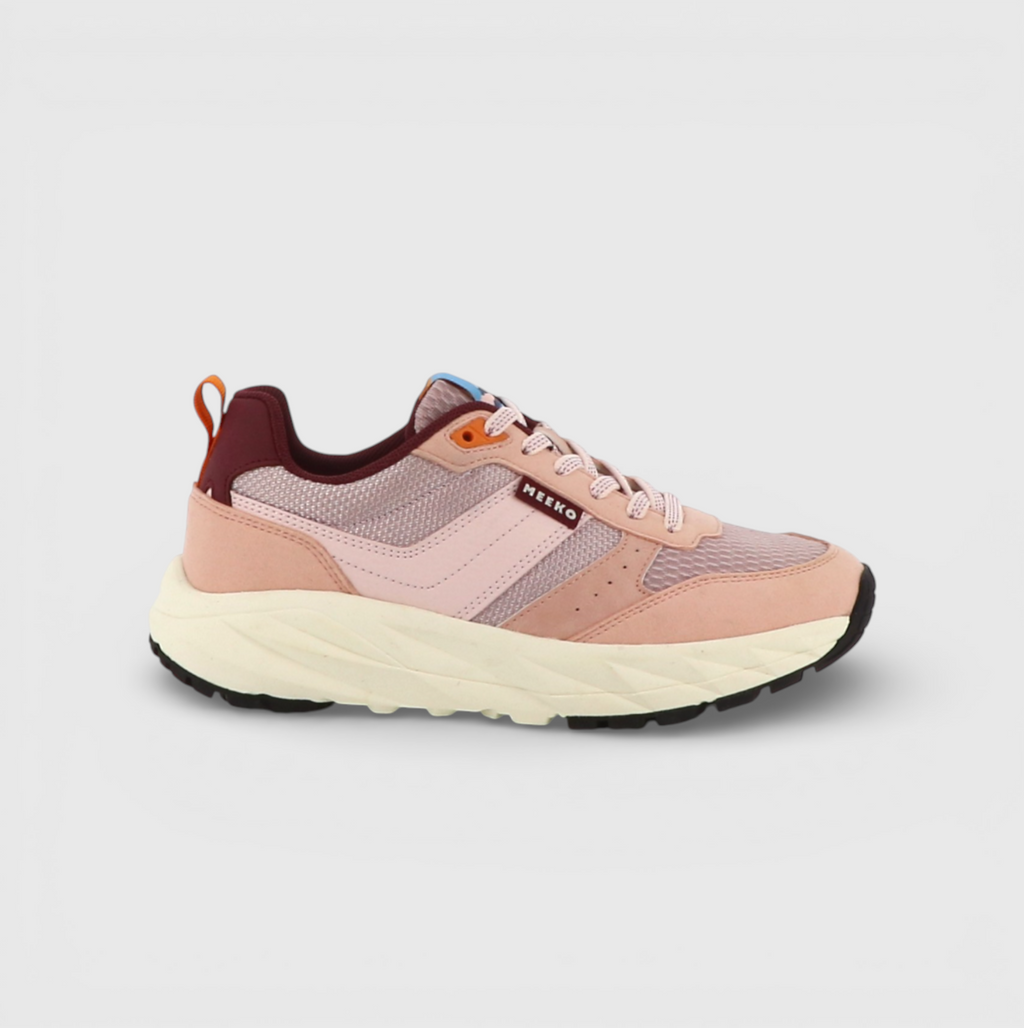Rosa Sneaker von Meeko mit hellrosa Streifen an der Seite, weiße Schnürsenkel, Seitenansicht 