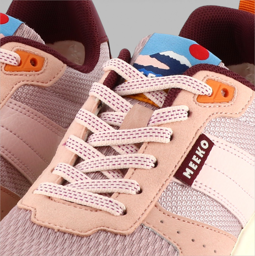 Rosa Sneaker von Meeko mit hellrosa an der Seite, rosa Schnürsenkel,  detailed Ansicht von der Seite
