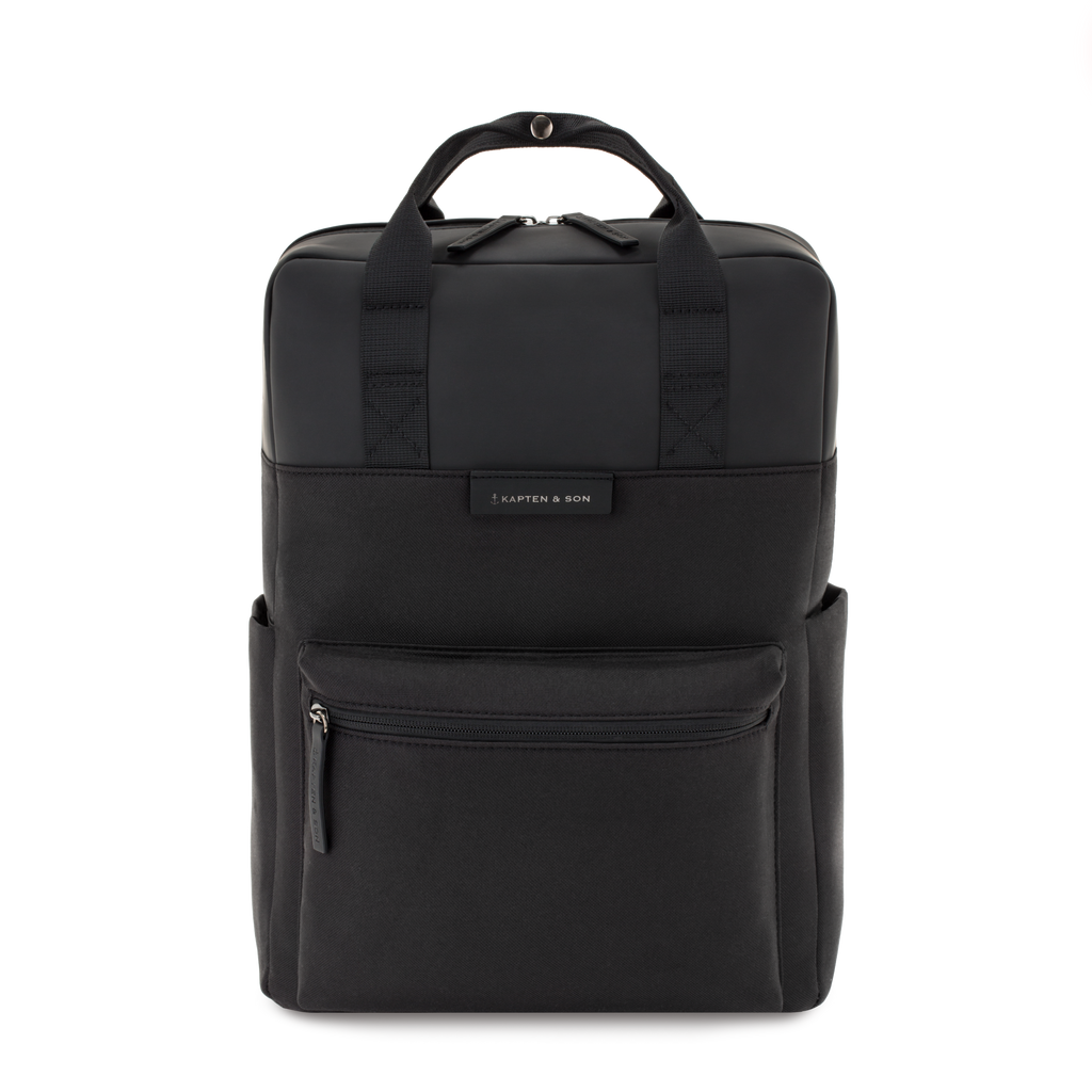 Sac à dos Kapten & Son modèle Bergen All Black, vue de face, design noir minimaliste