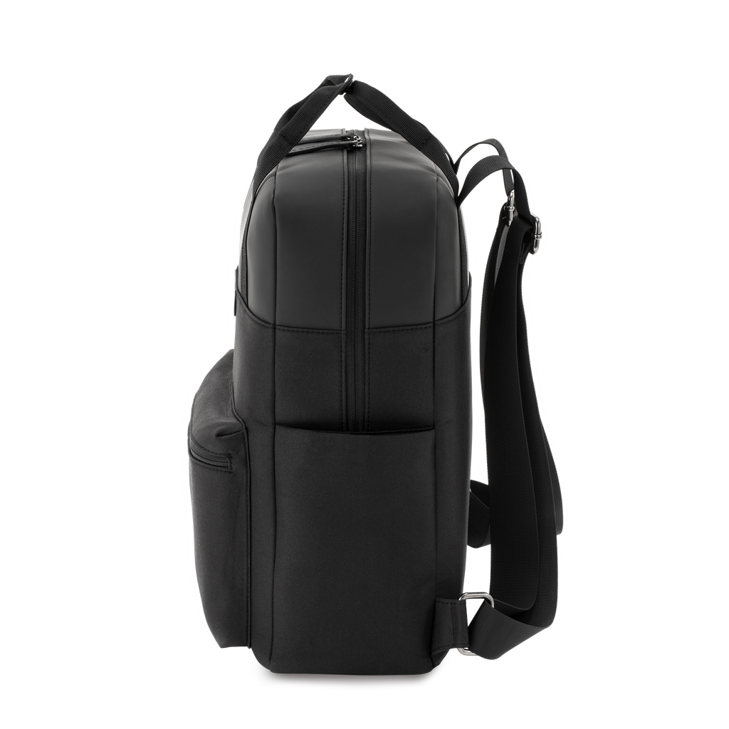 Sac à dos Kapten & Son Bergen All Black, vue de profil, 15 L, résistant à l’eau, compartiment pour ordinateur 14", noir