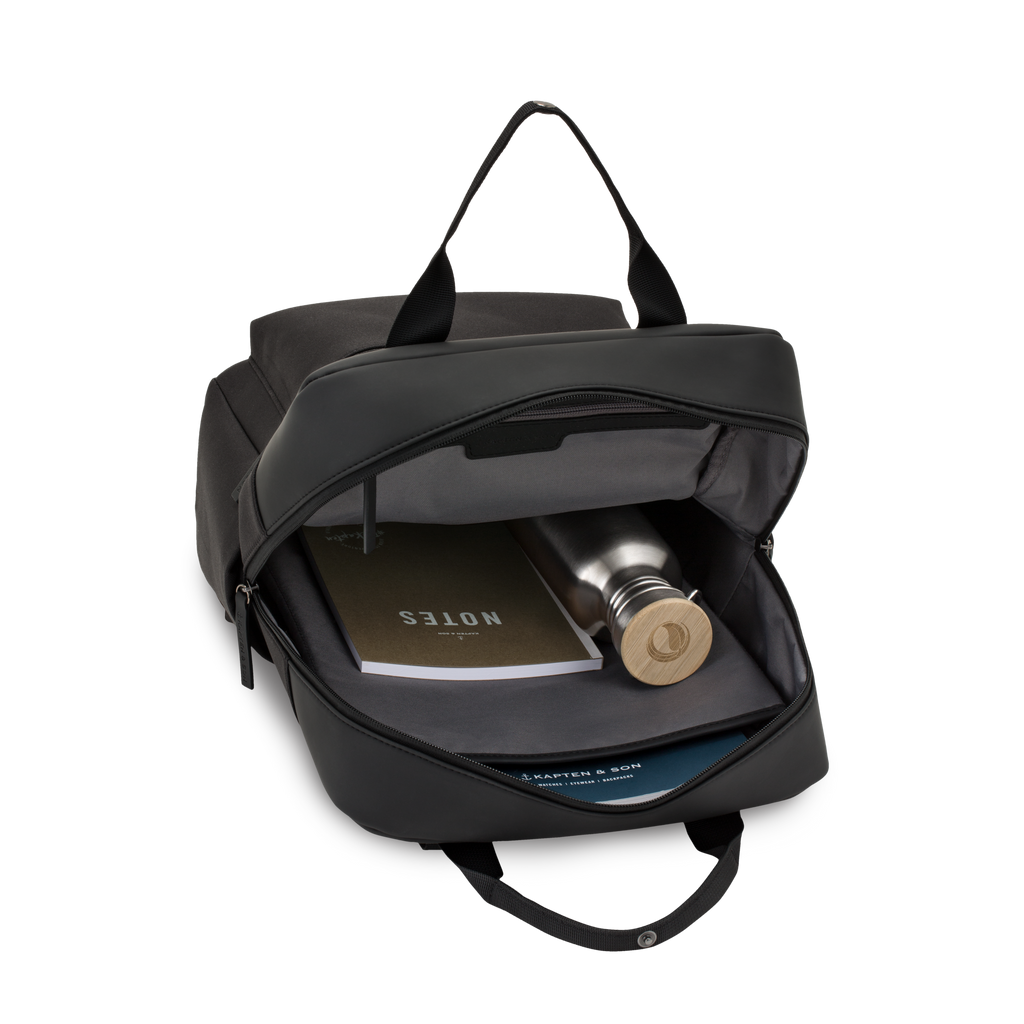 Sac à dos Kapten & Son Bergen All Black, vue du compartiment intérieur, 15 L, résistant à l’eau, compartiment pour ordinateur 14", marron, intérieur gris