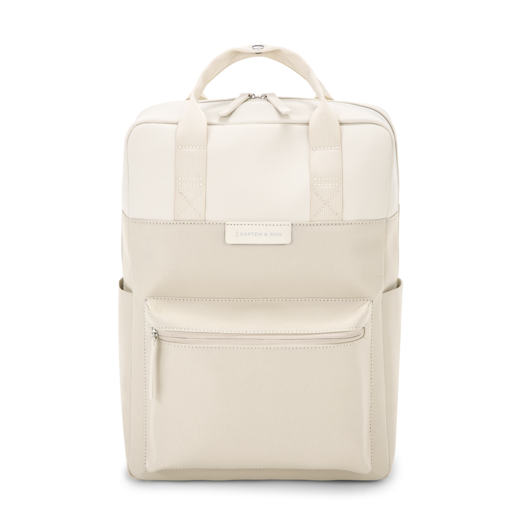 Sac à dos Kapten & Son Bergen Sandstone, vue de face, 15 L, résistant à l’eau, compartiment pour ordinateur 14", beige clair