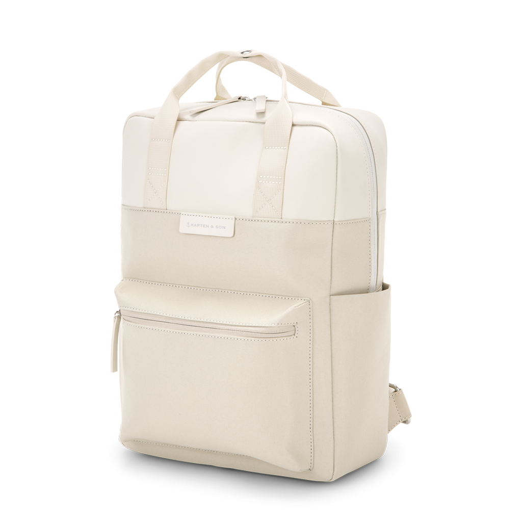 Sac à dos Kapten & Son Bergen Sandstone, vue de face, 15 L, résistant à l’eau, compartiment pour ordinateur 14", beige clair